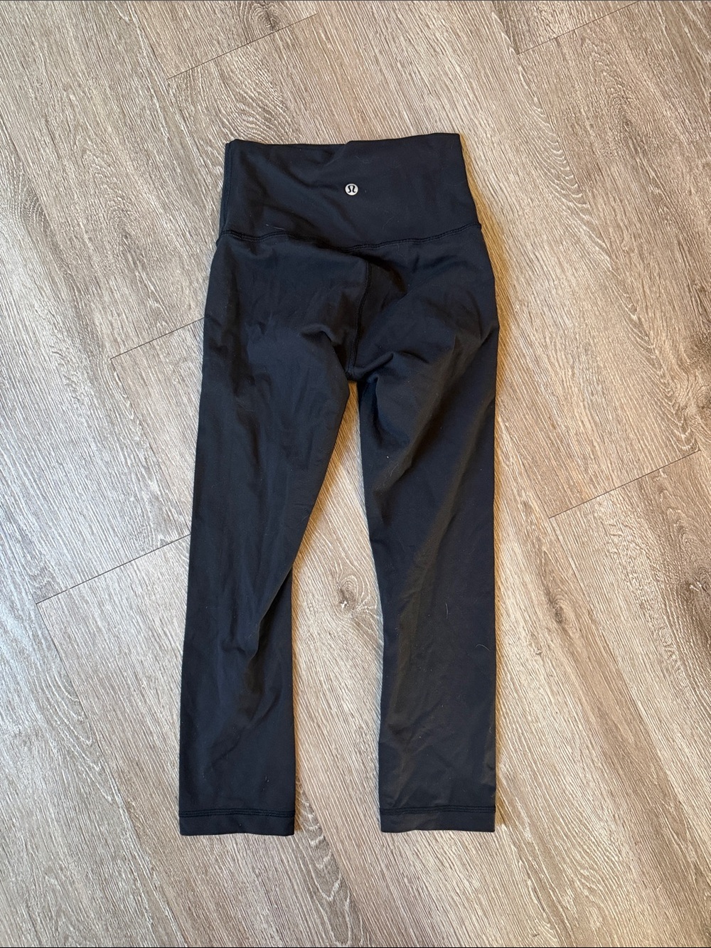lululemon athletica women’s size 2 Black Performance Leggings capris pants
